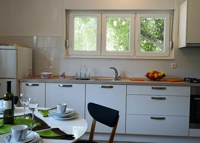 Nora Wine House Apartment Split