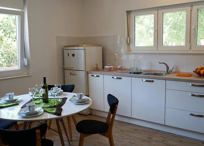 Nora Wine House Сплит